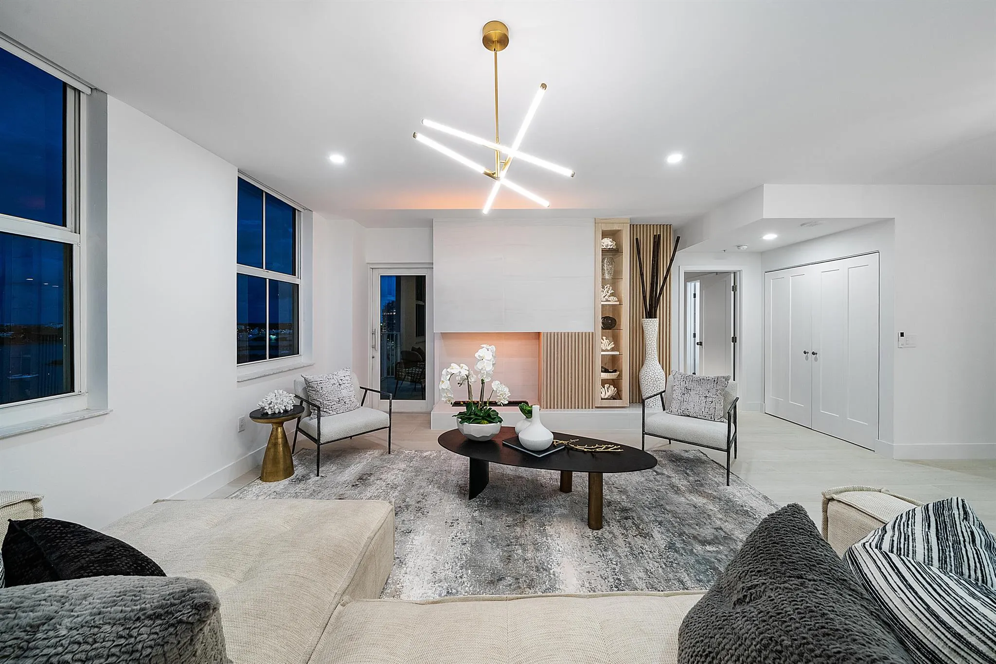 255 Evernia Street, #806