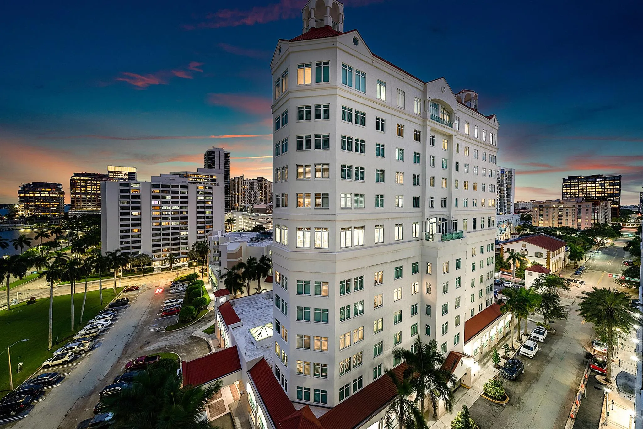 255 Evernia Street, #806
