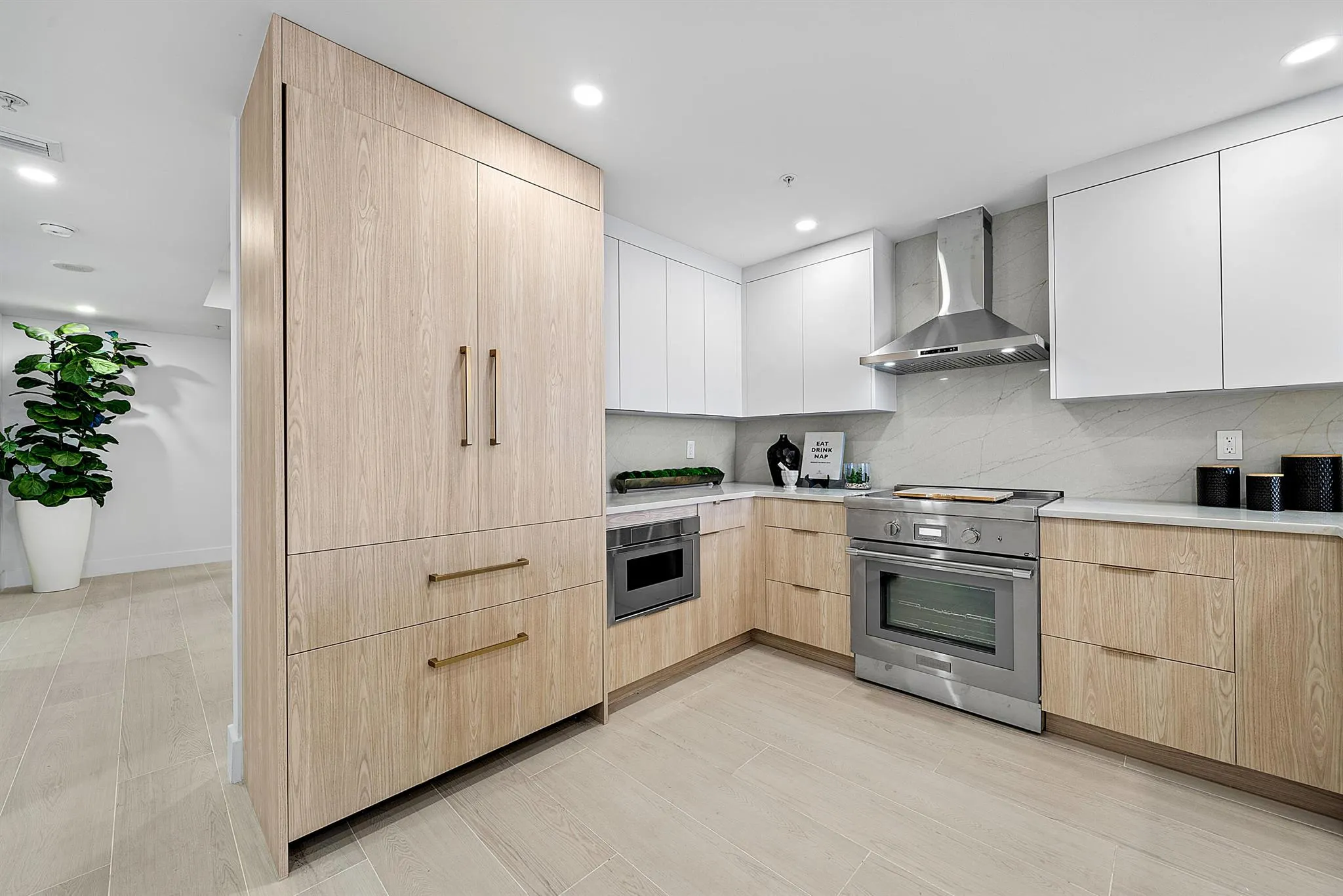 255 Evernia Street, #806