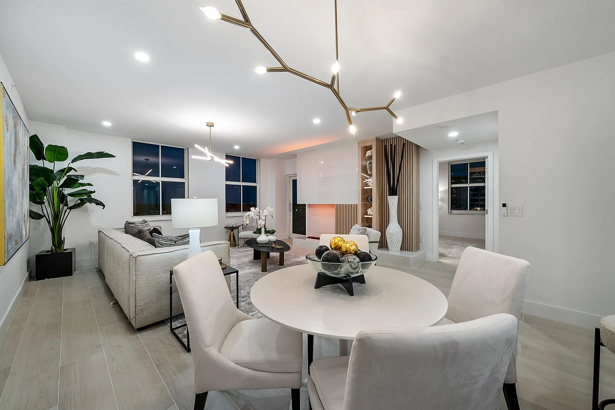 255 Evernia Street, #806