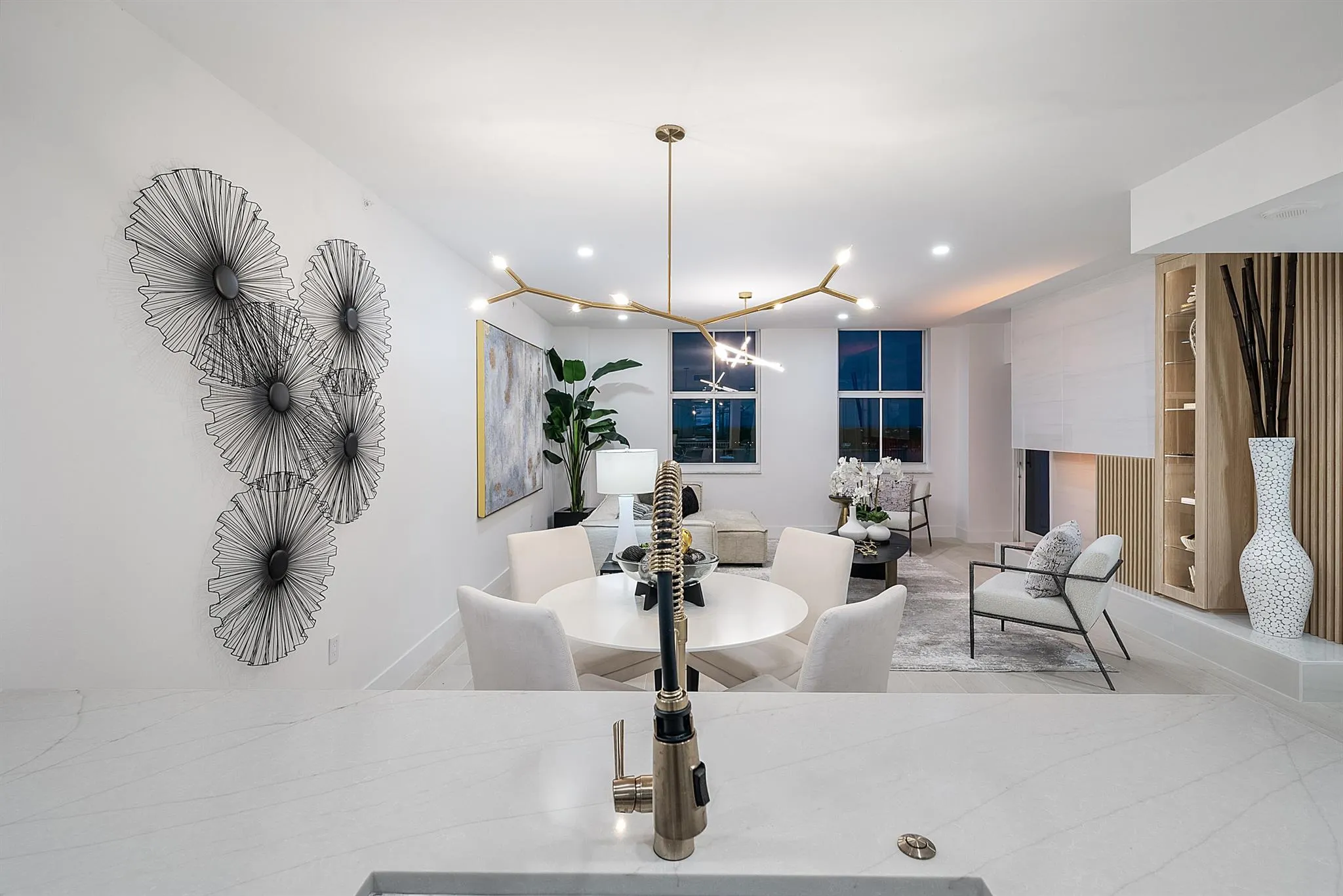 255 Evernia Street, #806