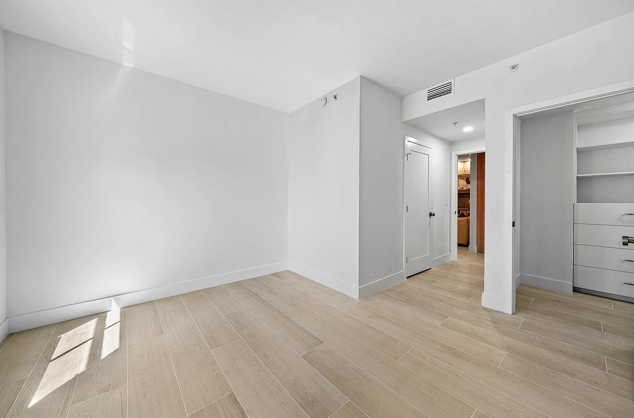255 Evernia Street, #806