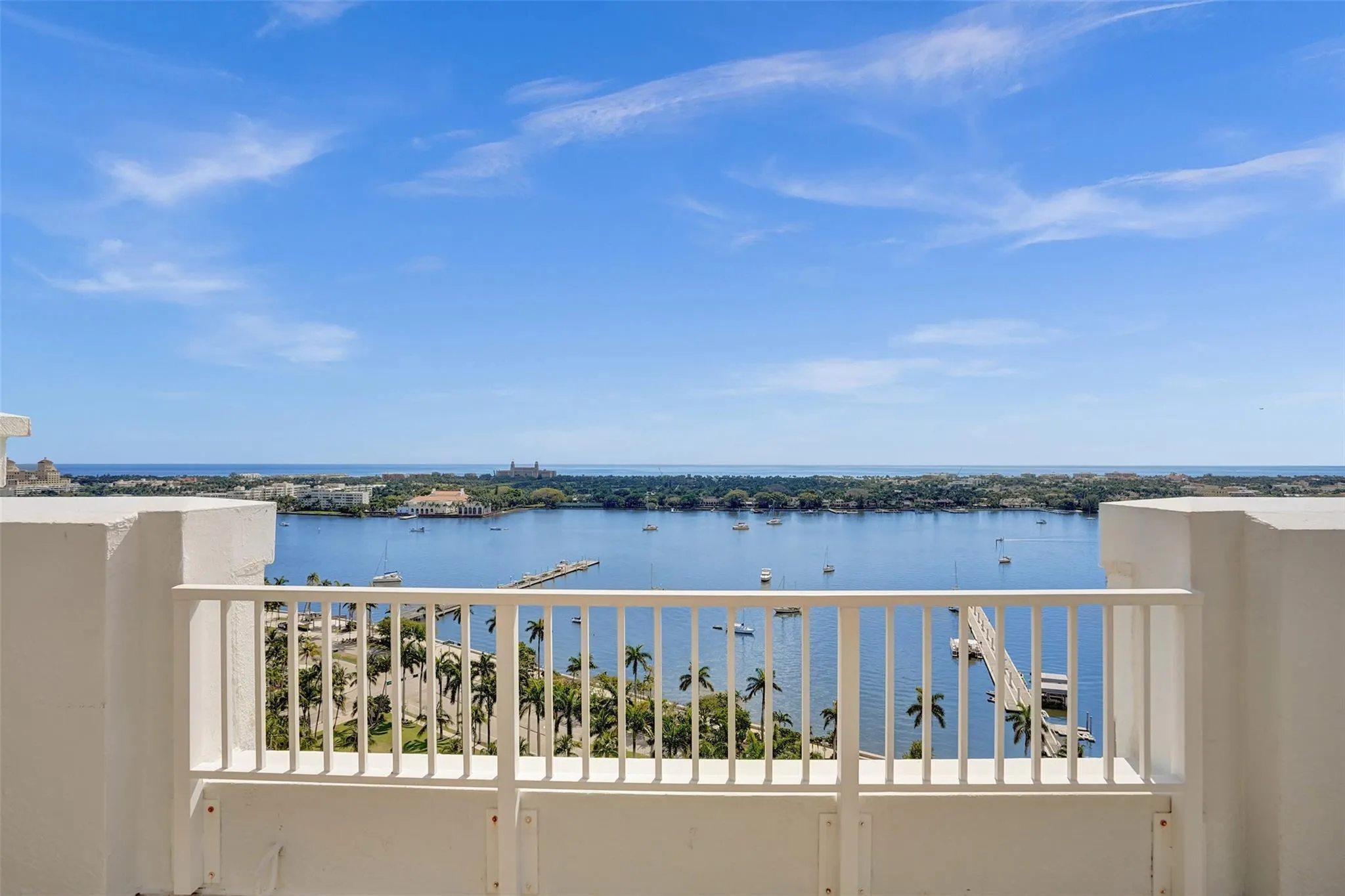 255 Evernia Street, #806