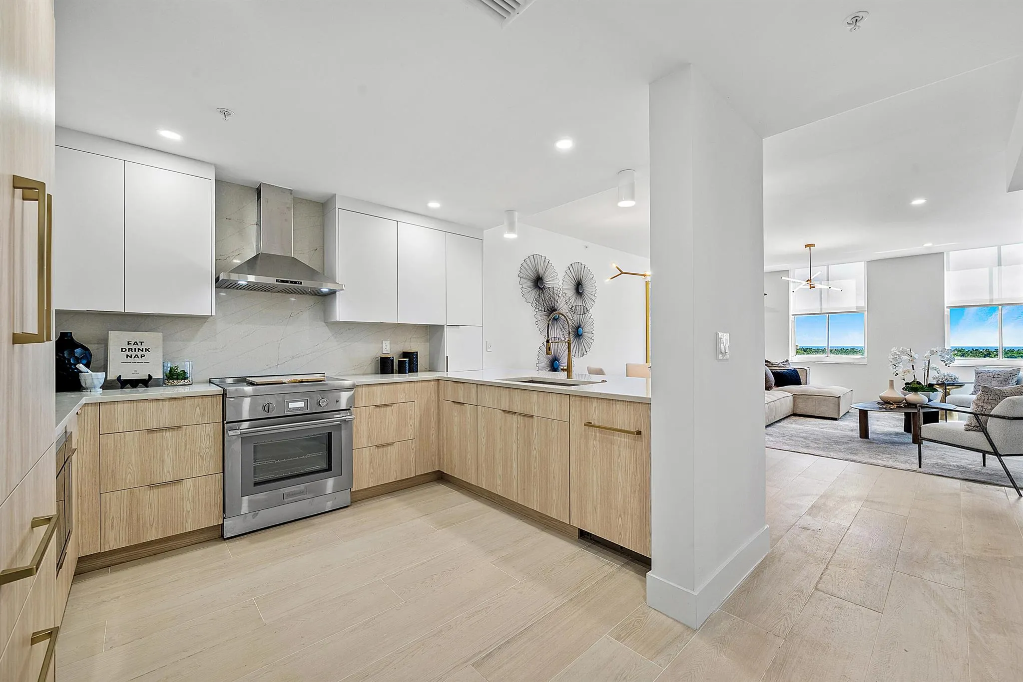 255 Evernia Street, #806