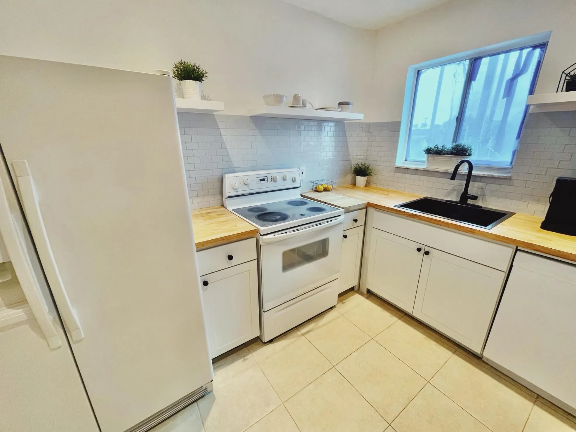 1410 S Federal Highway, #205