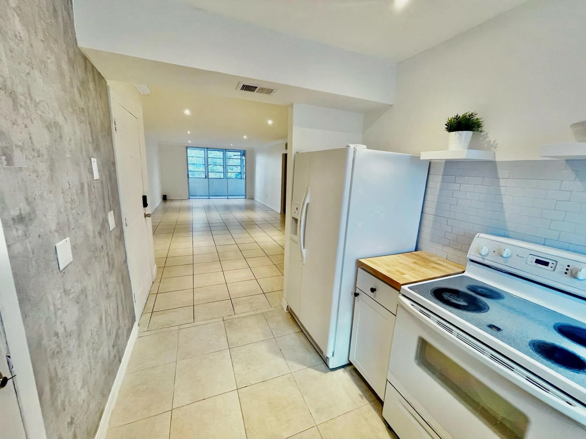 1410 S Federal Highway, #205
