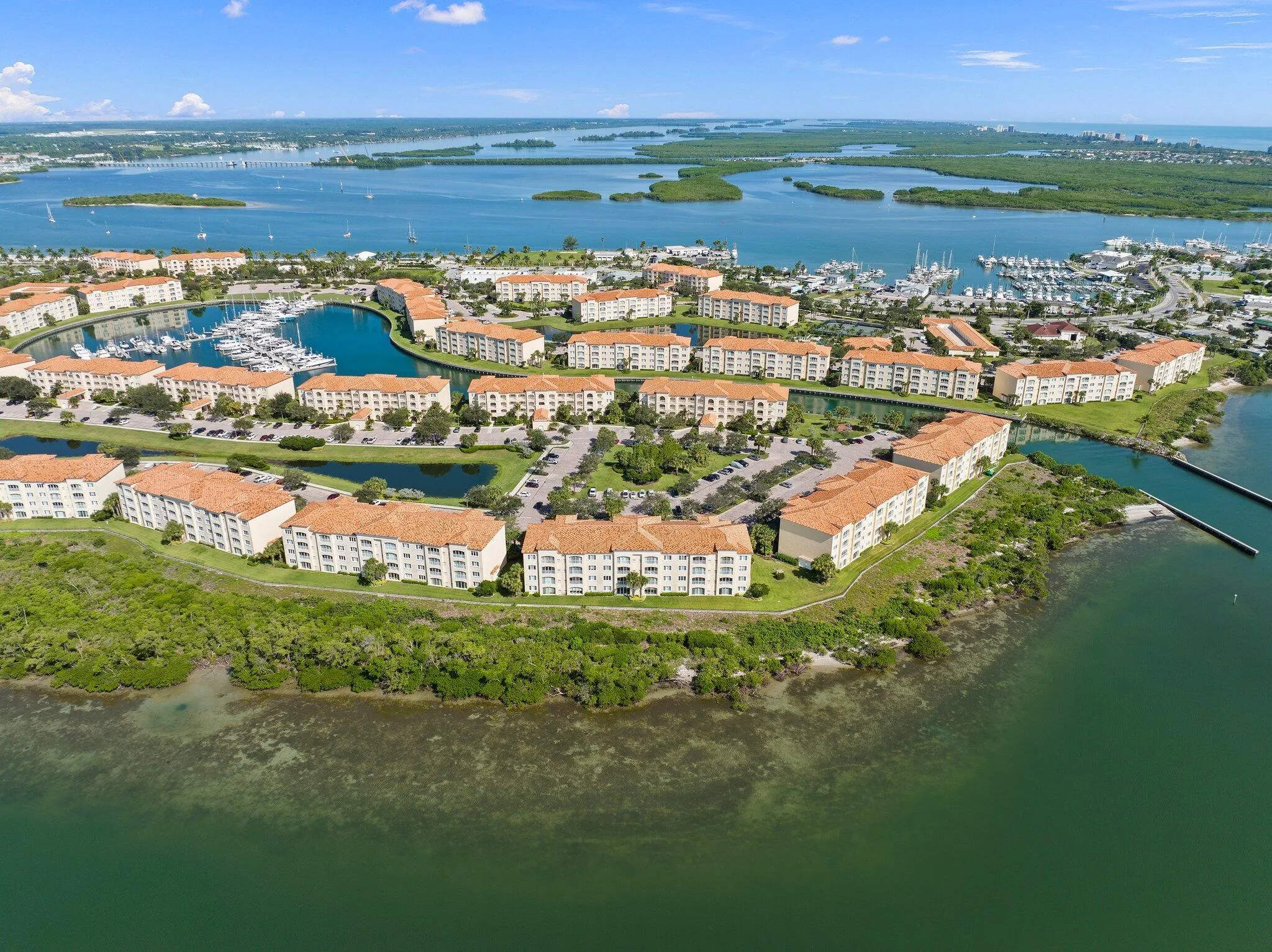 34 Harbour Isle Drive W, #204