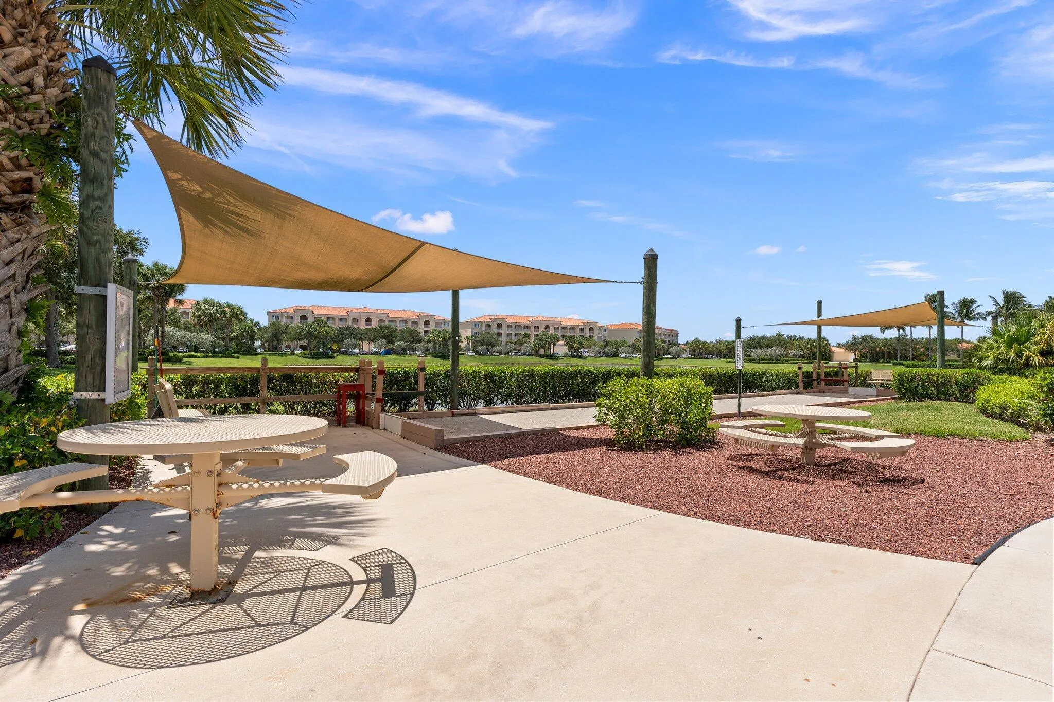34 Harbour Isle Drive W, #204