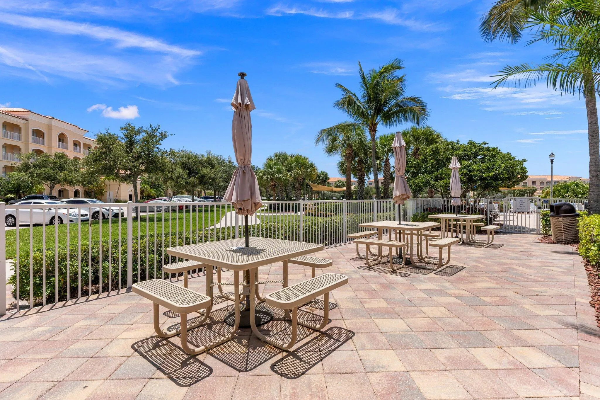 34 Harbour Isle Drive W, #204
