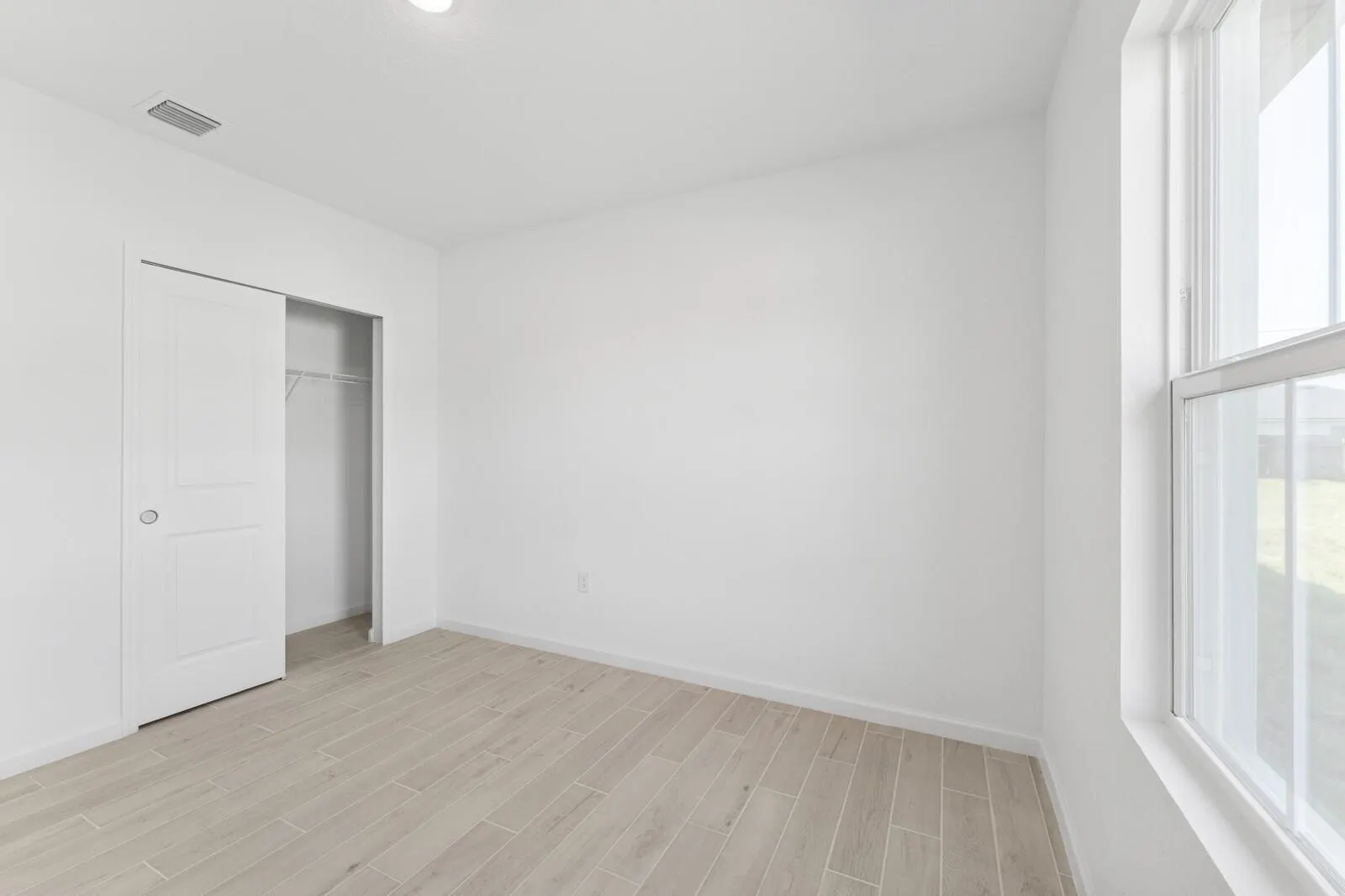 885 SW Tulip Boulevard, #40