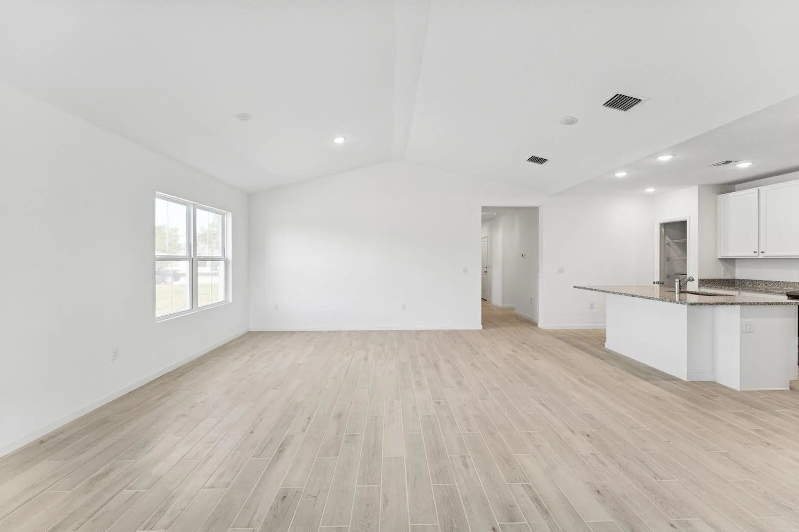 885 SW Tulip Boulevard, #40