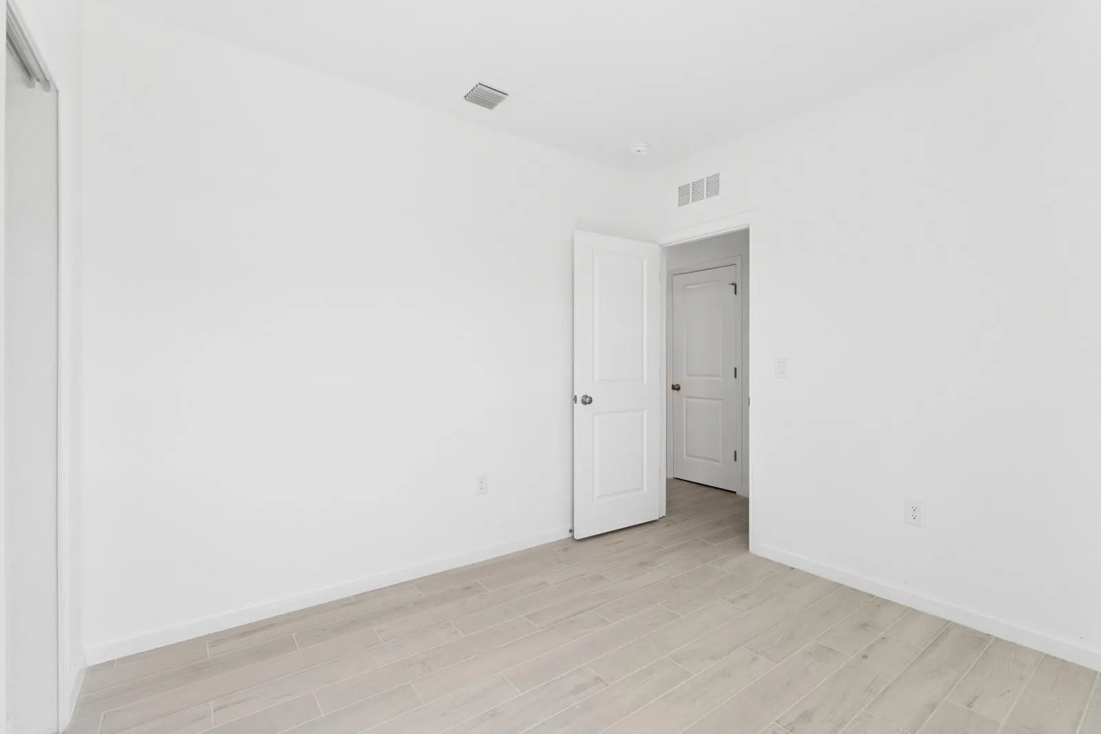 885 SW Tulip Boulevard, #40