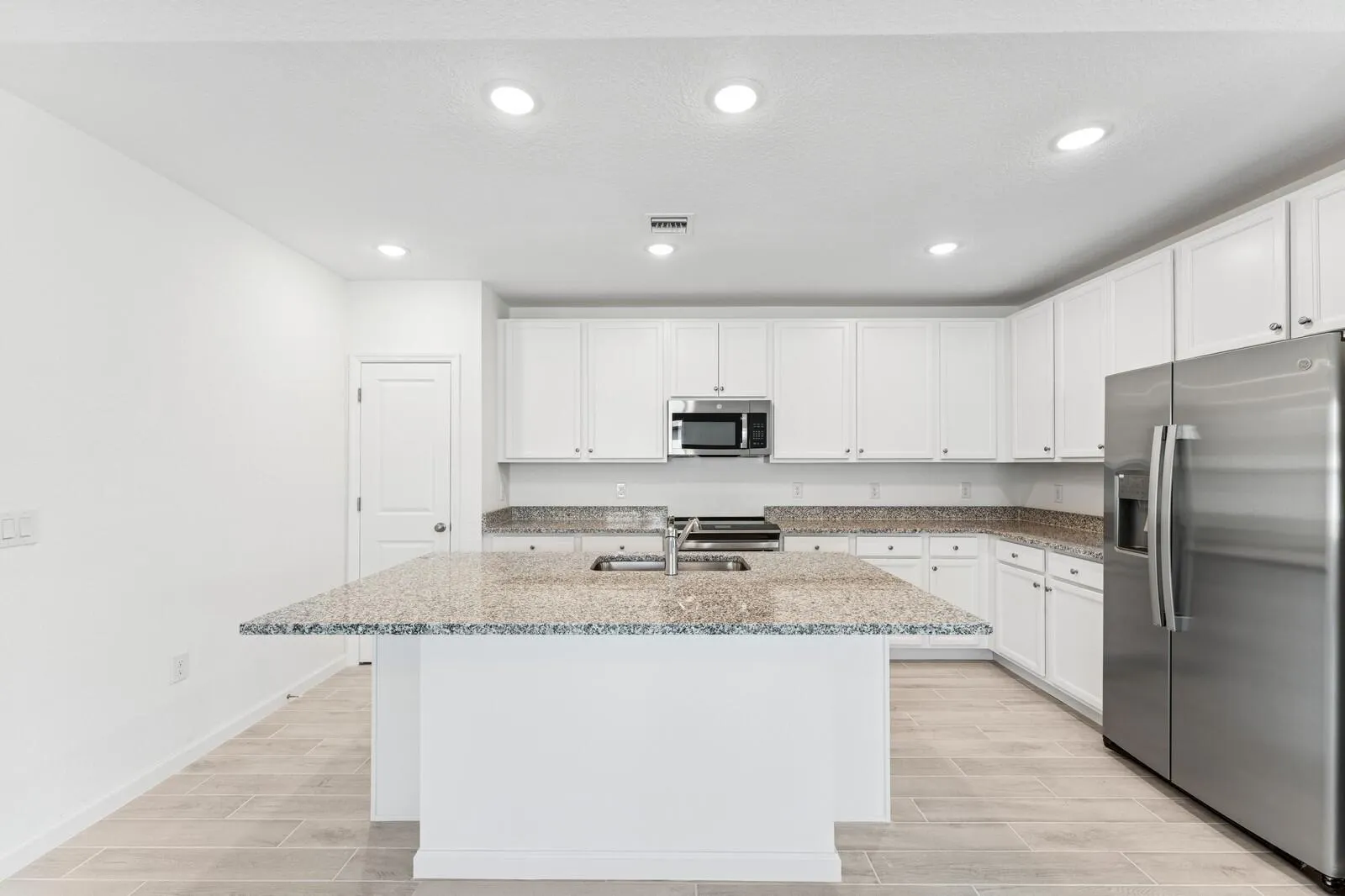 885 SW Tulip Boulevard, #40