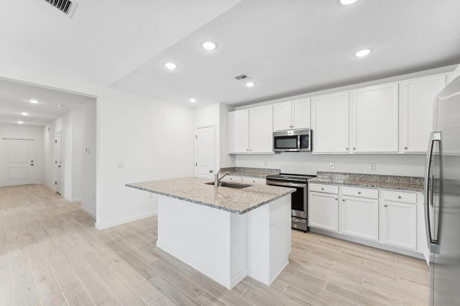 885 SW Tulip Boulevard, #40