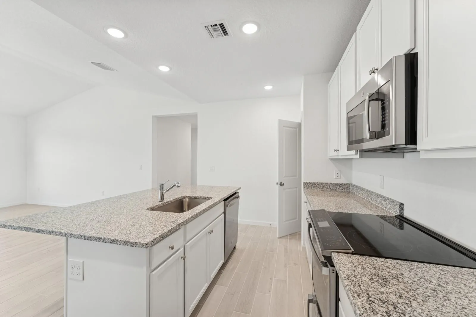 885 SW Tulip Boulevard, #40