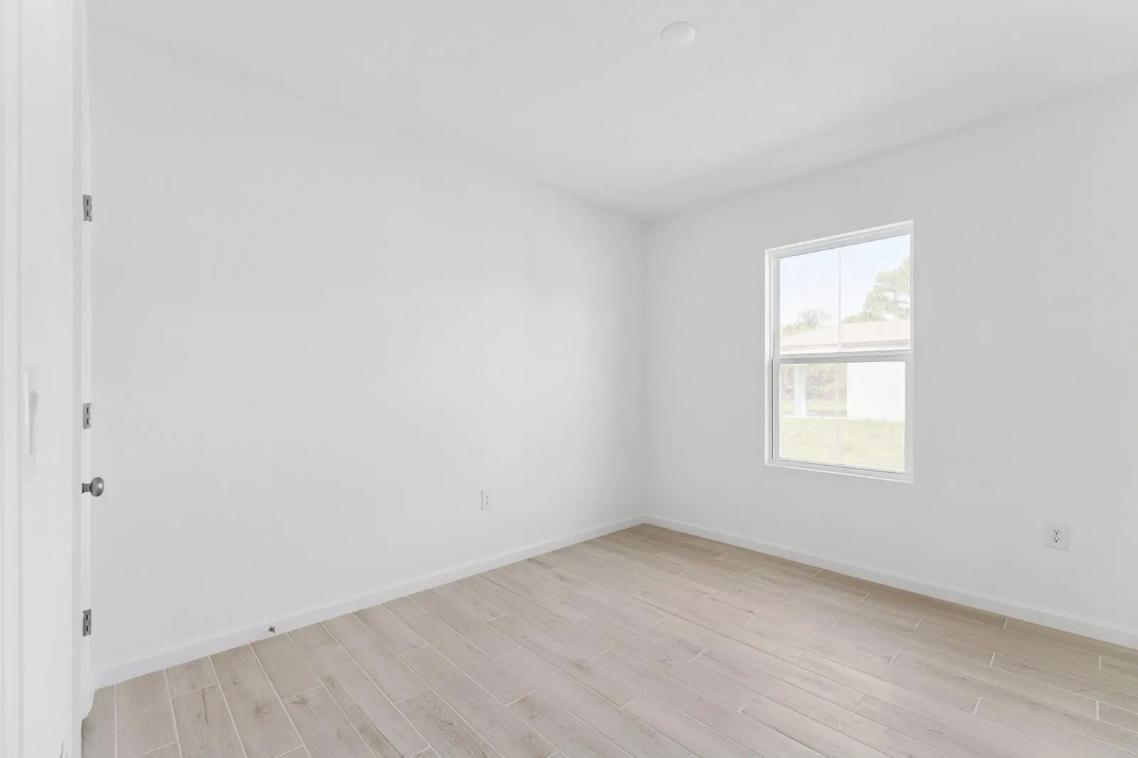885 SW Tulip Boulevard, #40