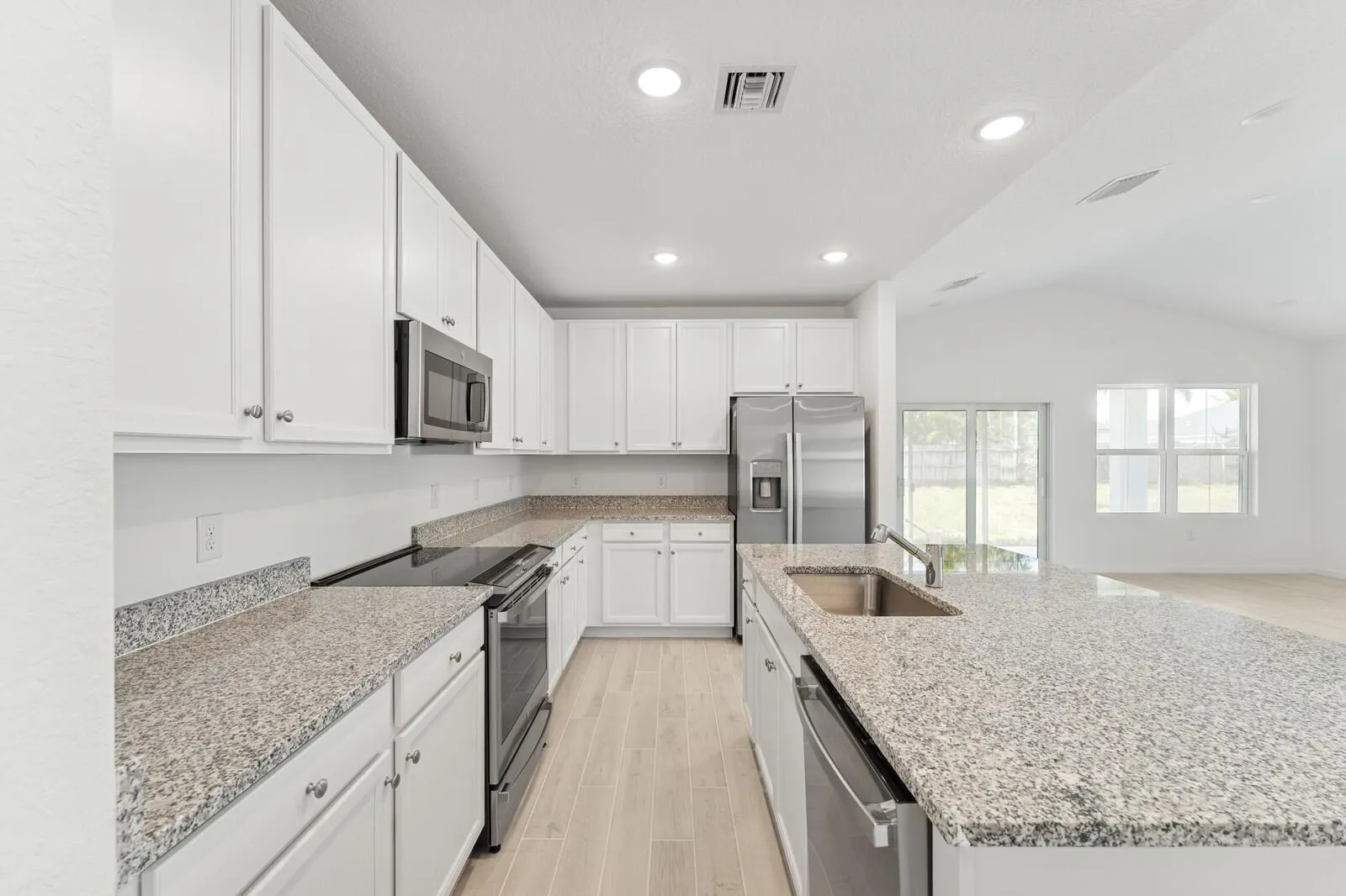 885 SW Tulip Boulevard, #40