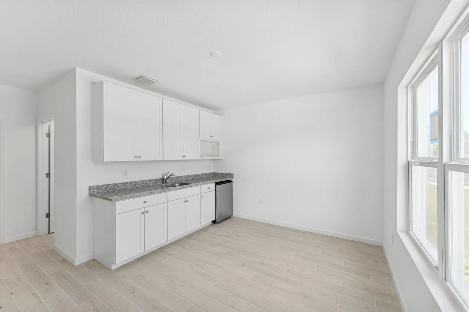 885 SW Tulip Boulevard, #40