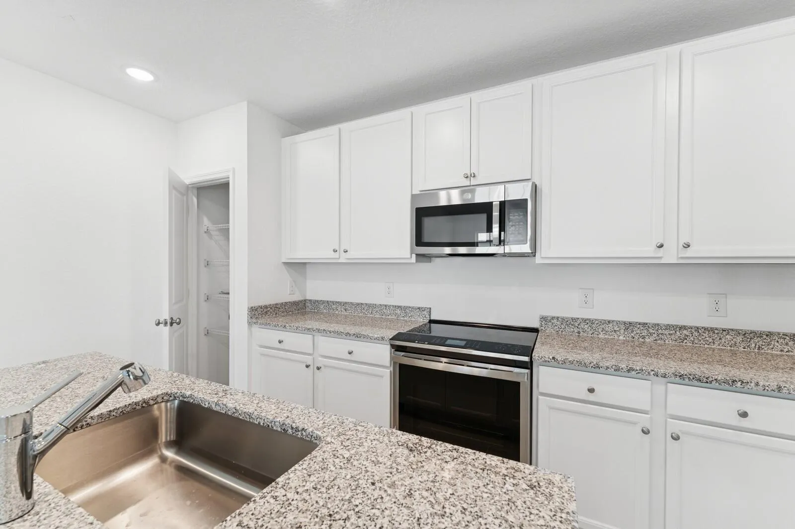 885 SW Tulip Boulevard, #40