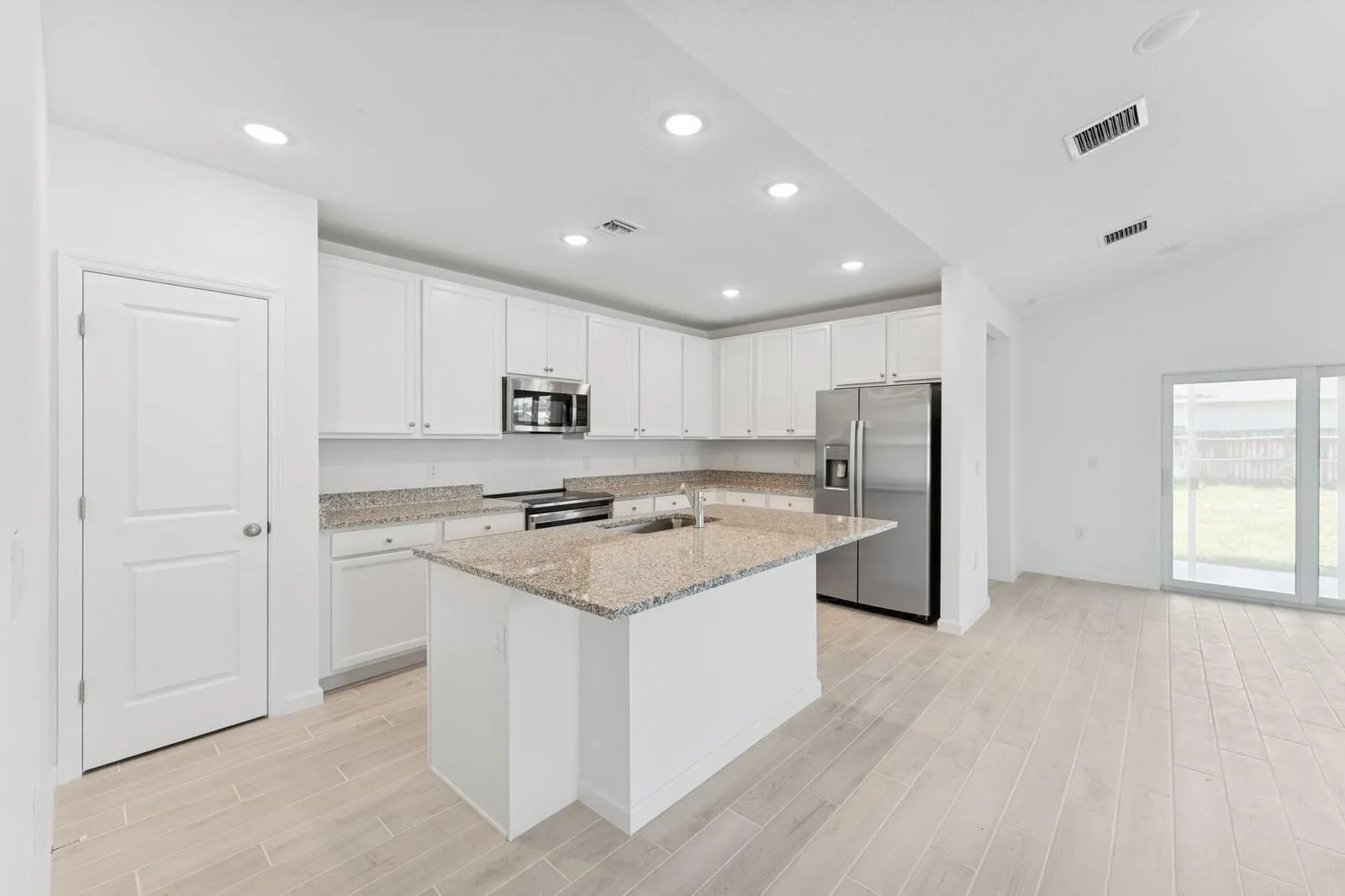 885 SW Tulip Boulevard, #40