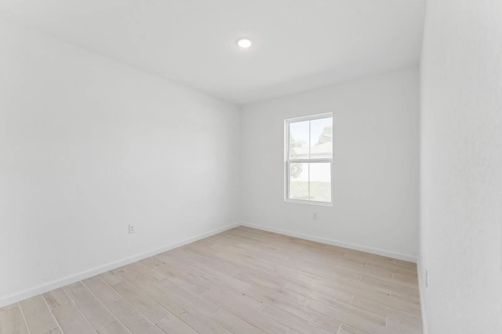 885 SW Tulip Boulevard, #40