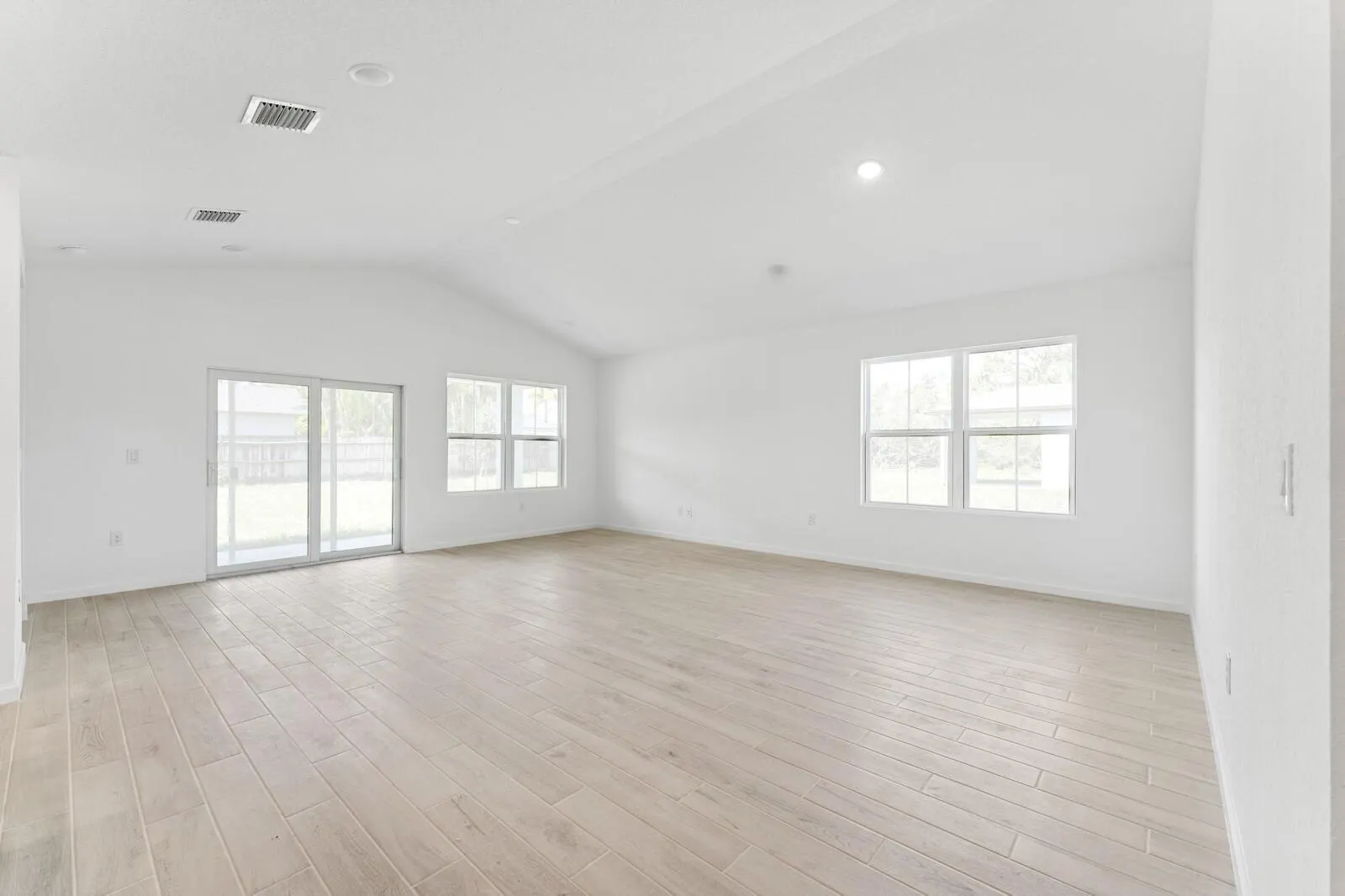 885 SW Tulip Boulevard, #40