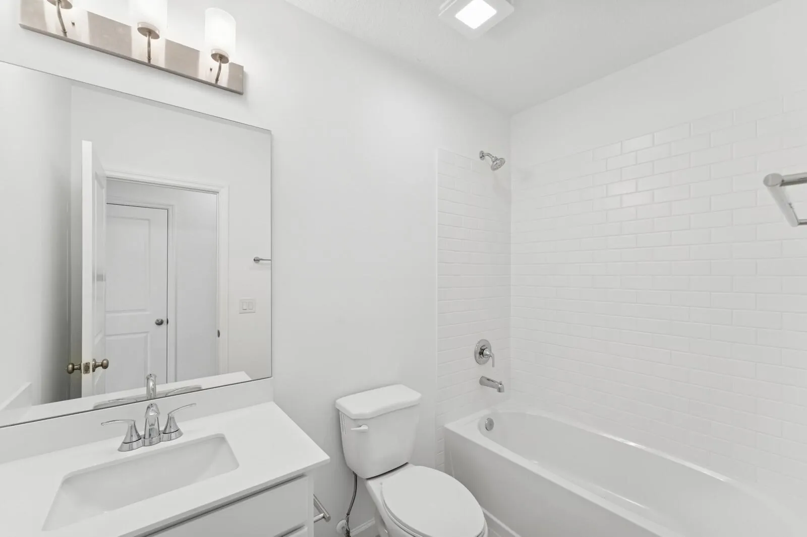 885 SW Tulip Boulevard, #40