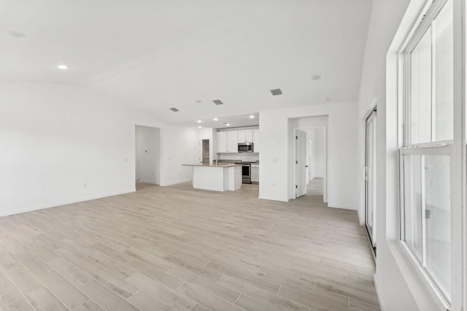 885 SW Tulip Boulevard, #40