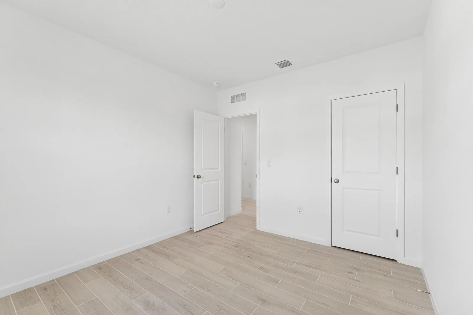 885 SW Tulip Boulevard, #40