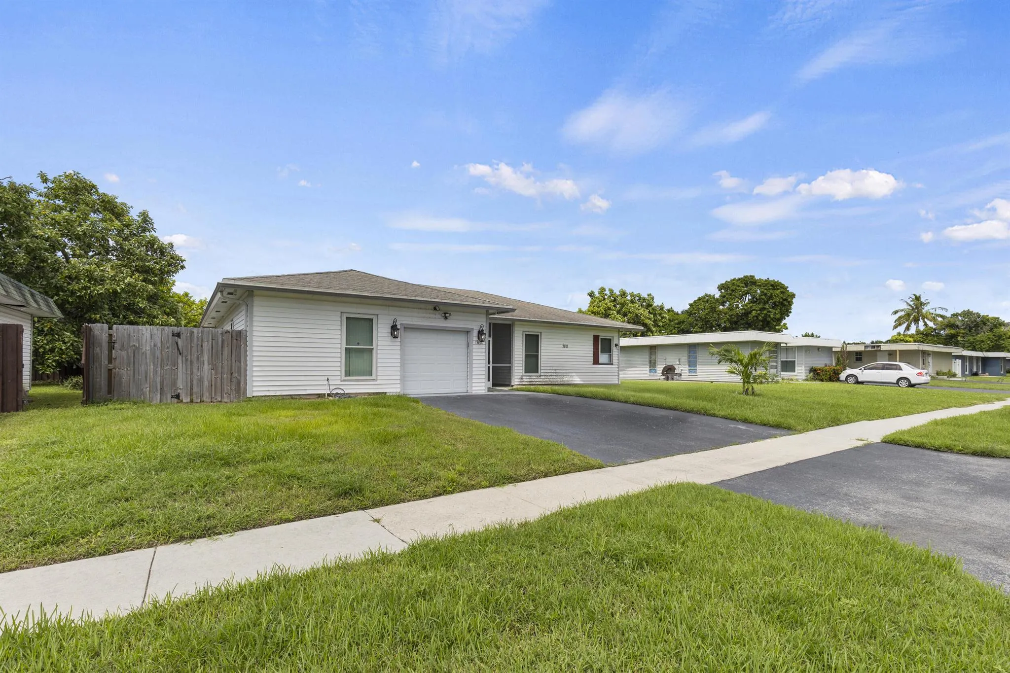 7811 NW 68th Avenue