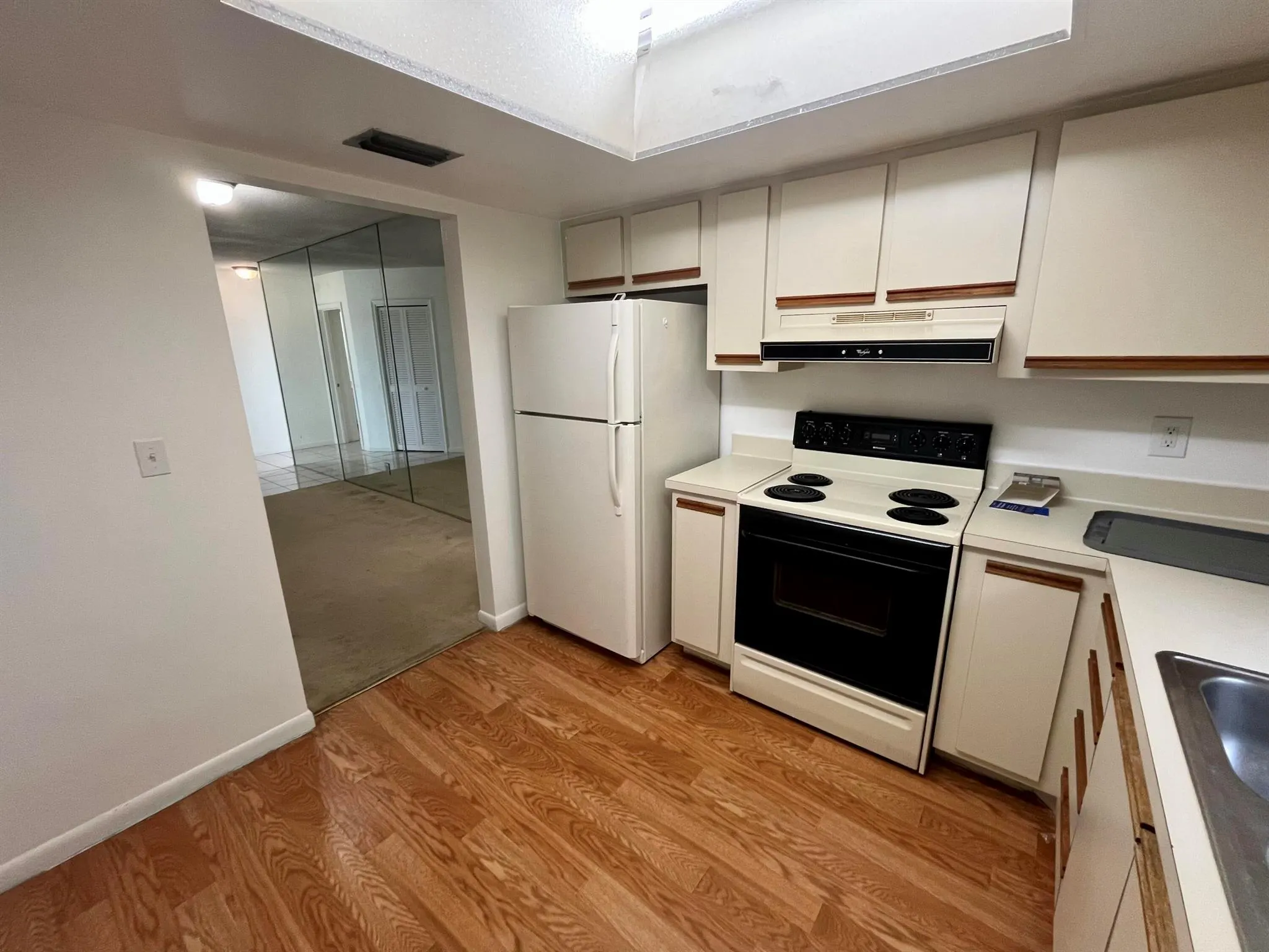 658 NE 6th Court, #L