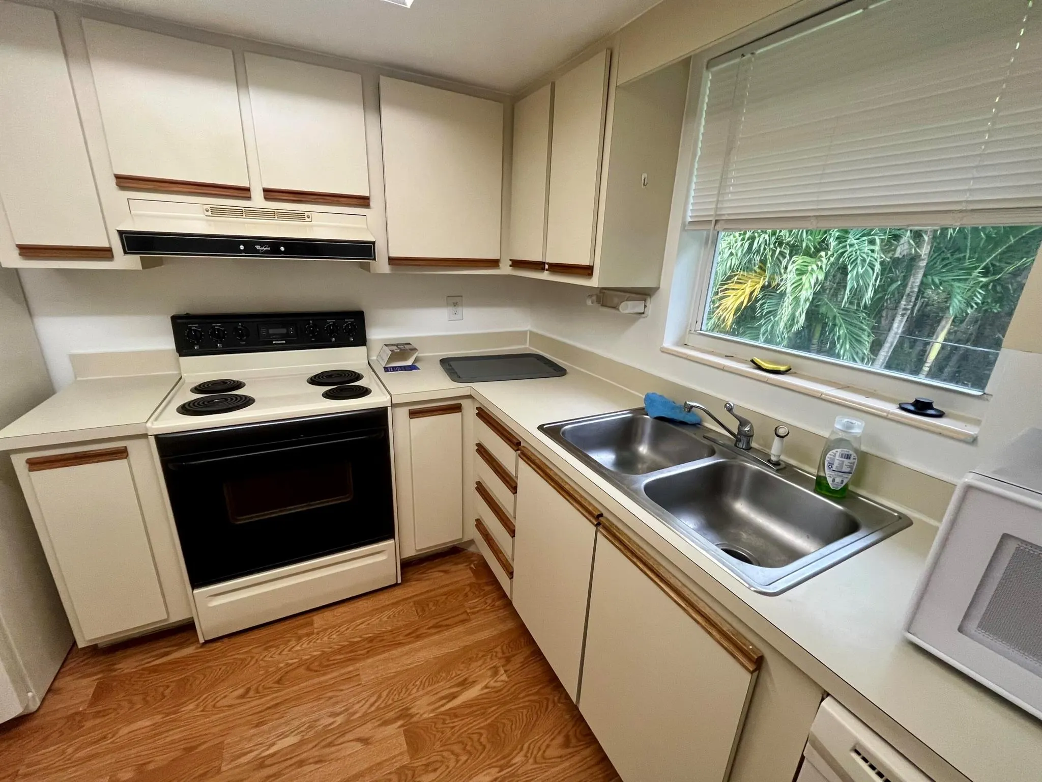658 NE 6th Court, #L
