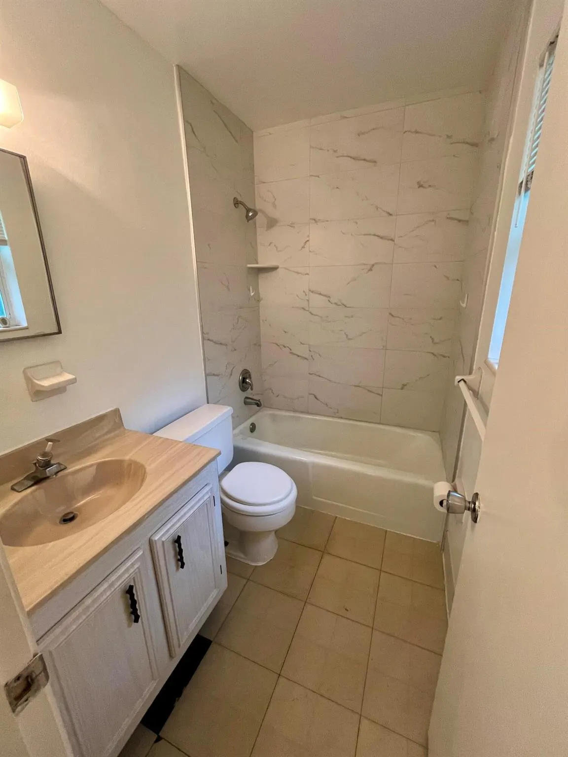 658 NE 6th Court, #L