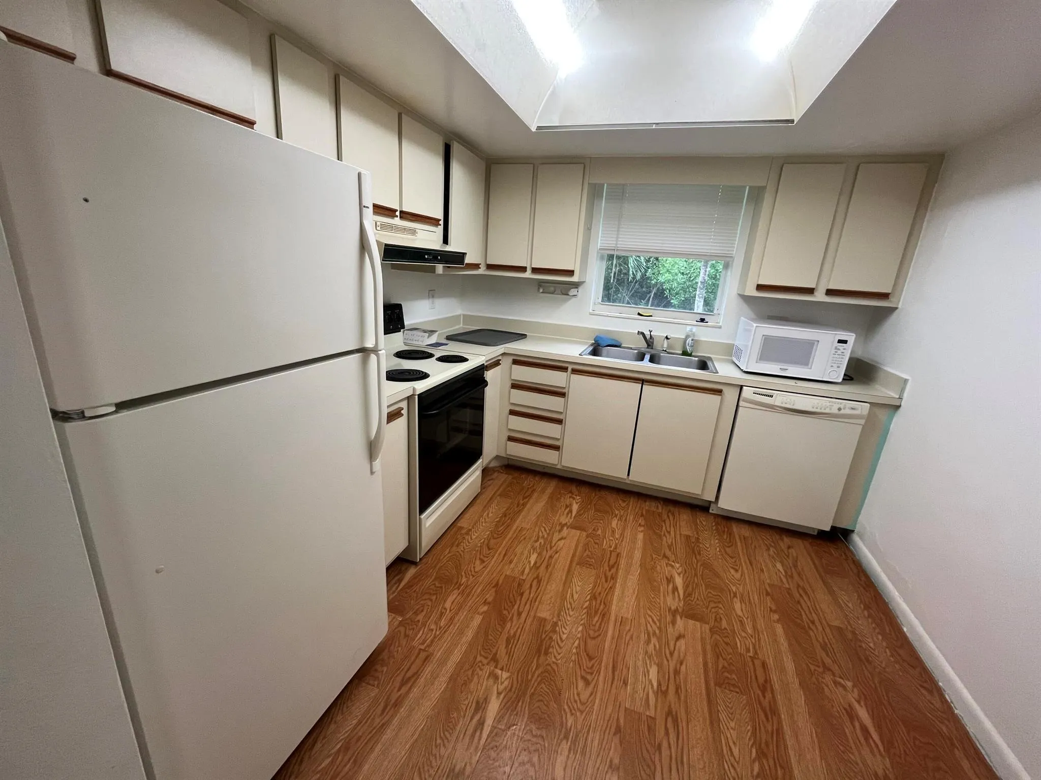 658 NE 6th Court, #L