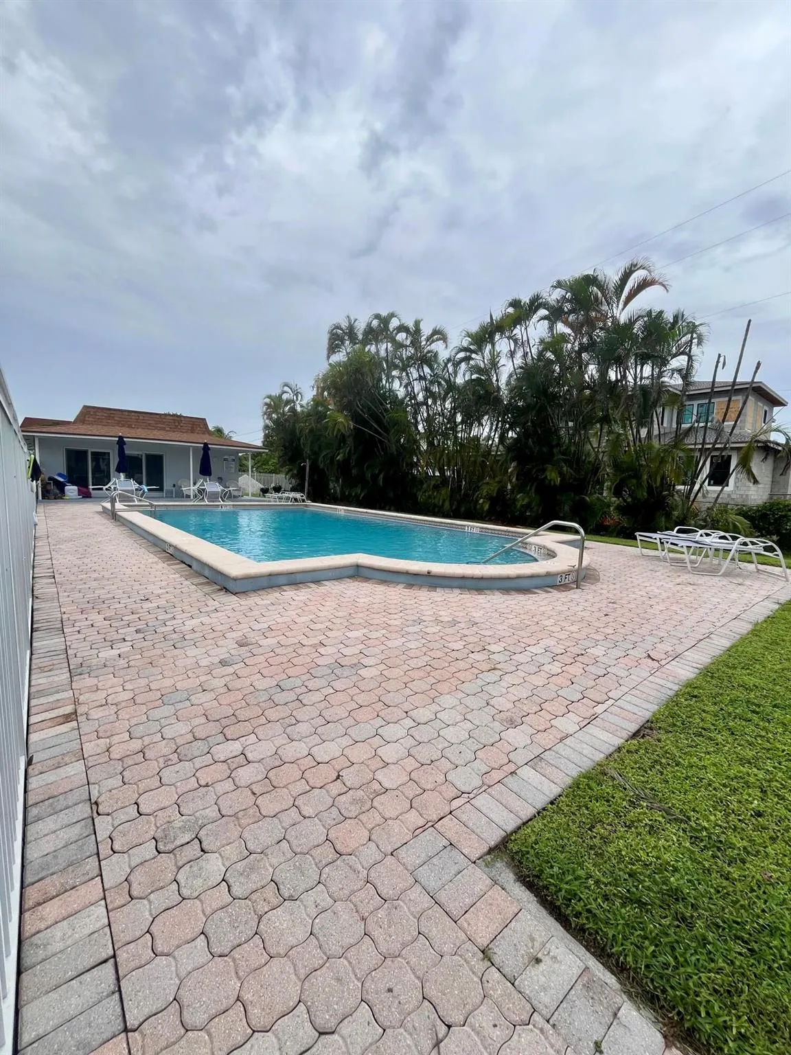 658 NE 6th Court, #L