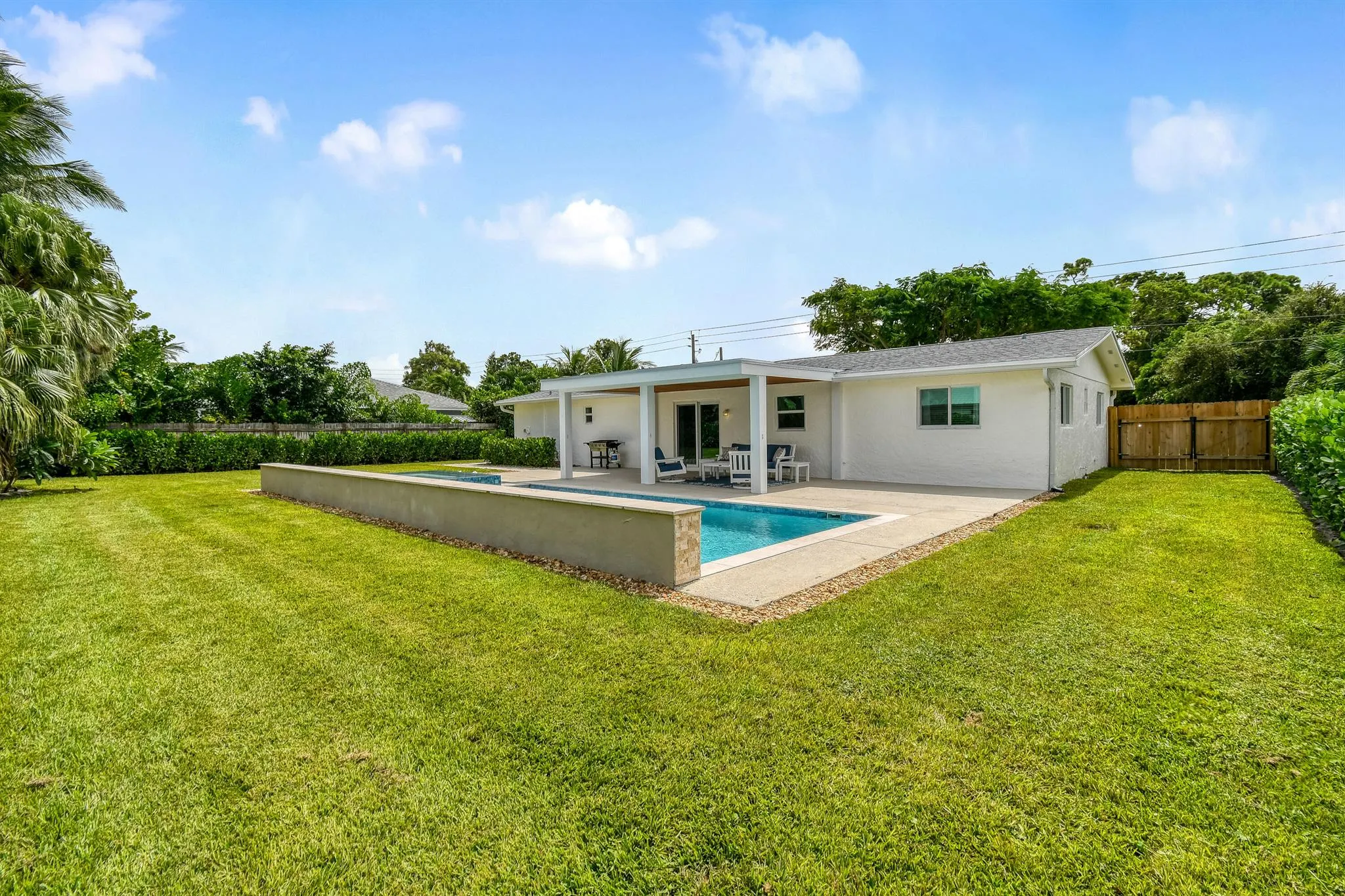 4879 SE Horseshoe Point Road