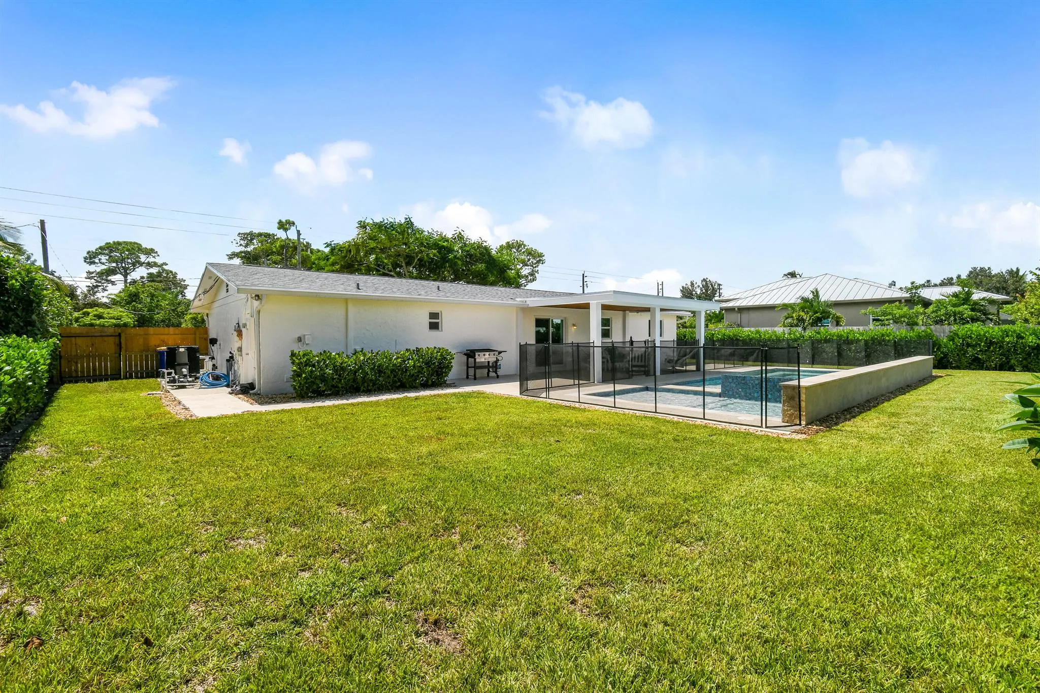 4879 SE Horseshoe Point Road