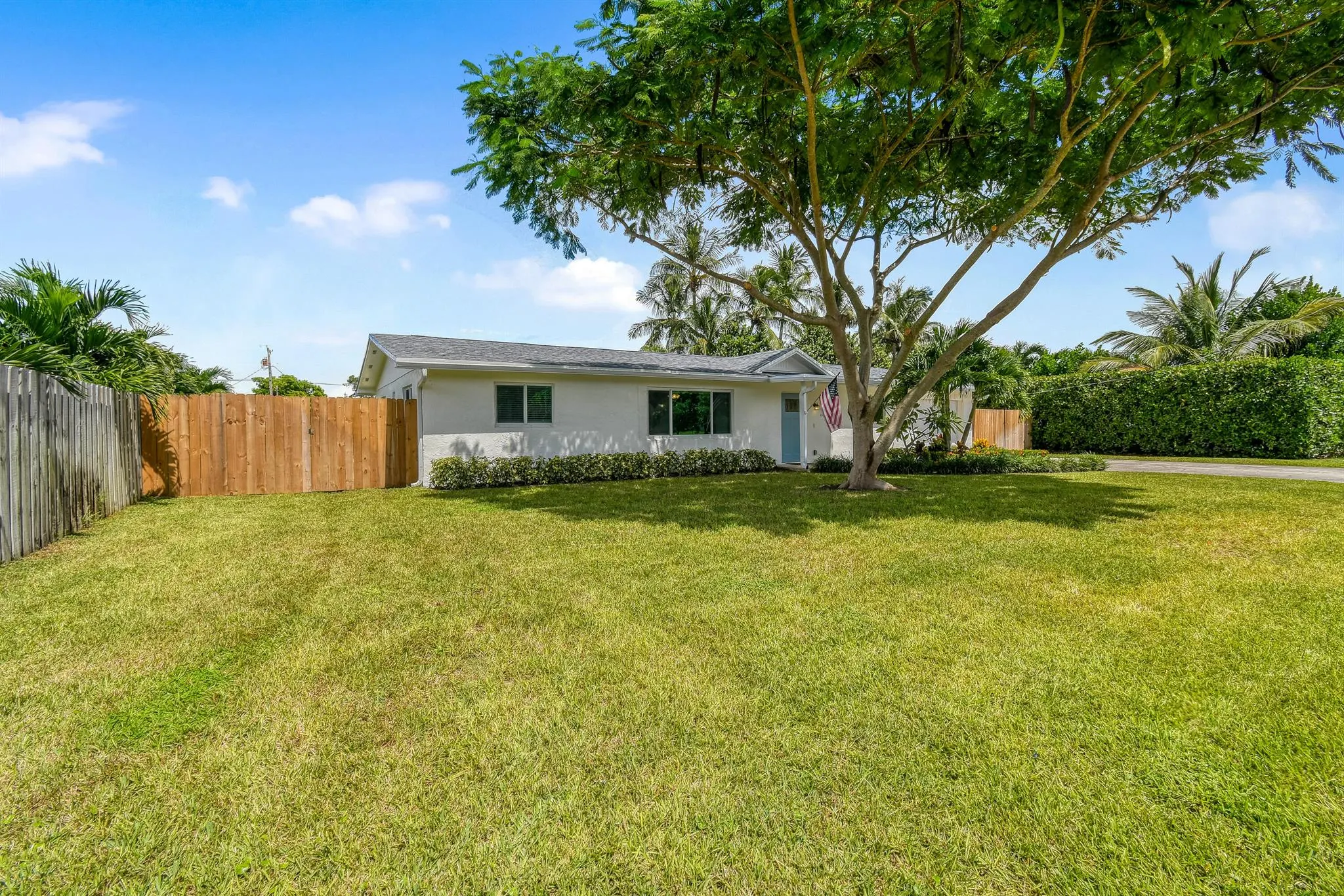 4879 SE Horseshoe Point Road