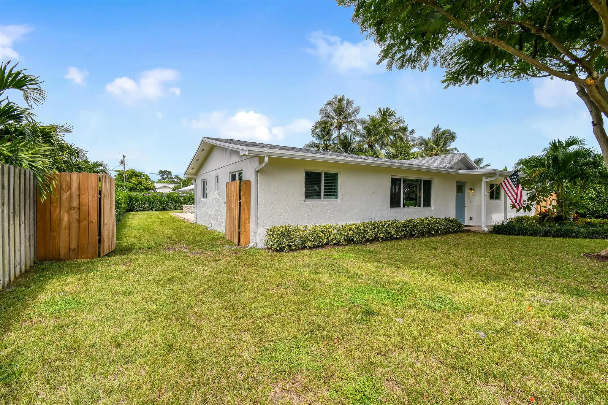 4879 SE Horseshoe Point Road