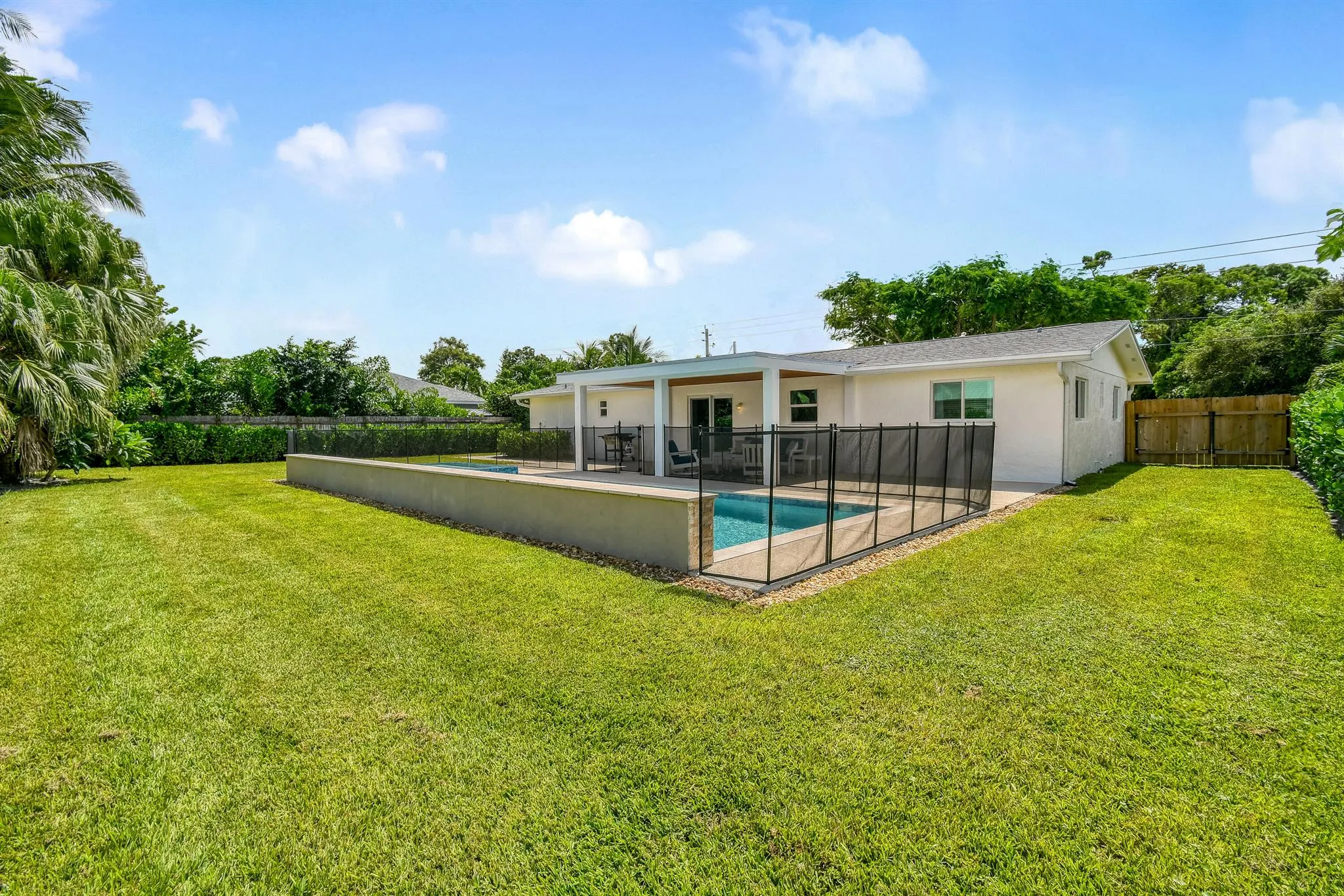 4879 SE Horseshoe Point Road