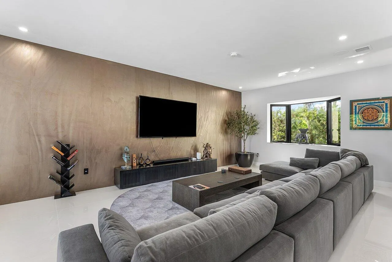 8387 Sawpine Road
