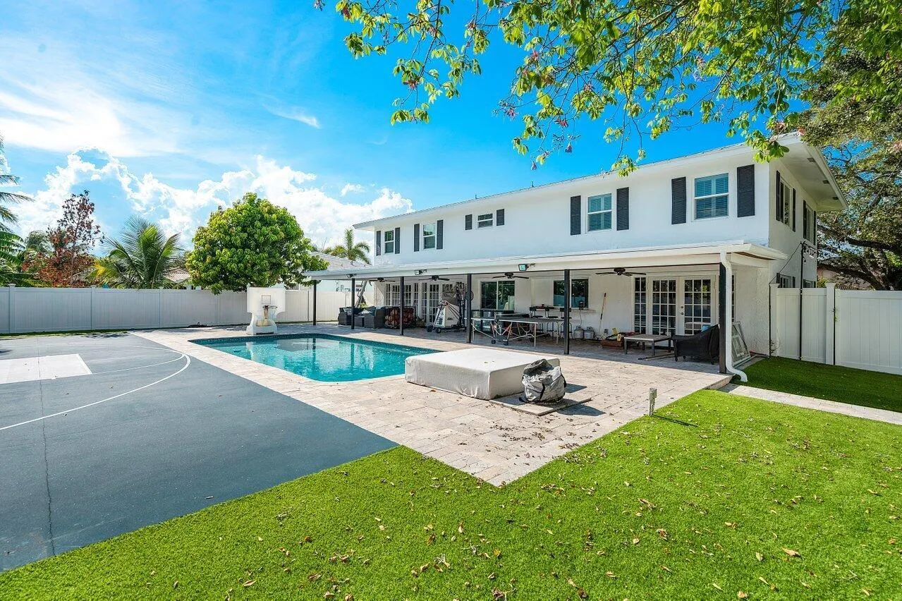 900 SW 16th Street