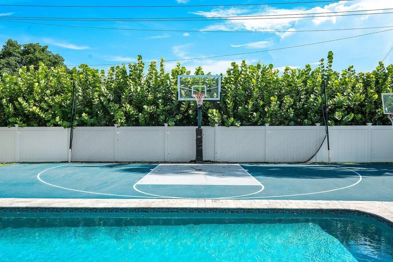 900 SW 16th Street