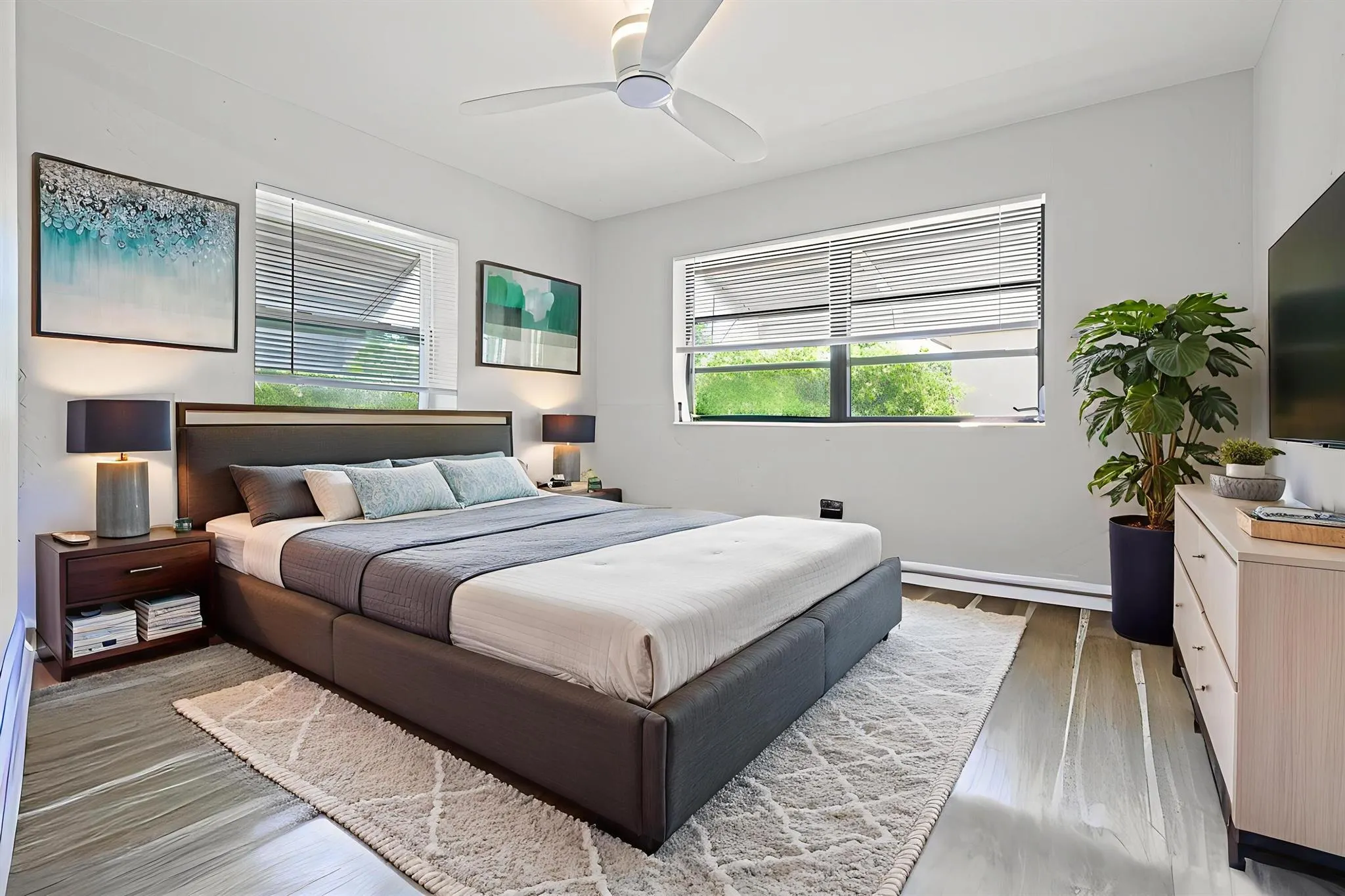 310 W 16th Way