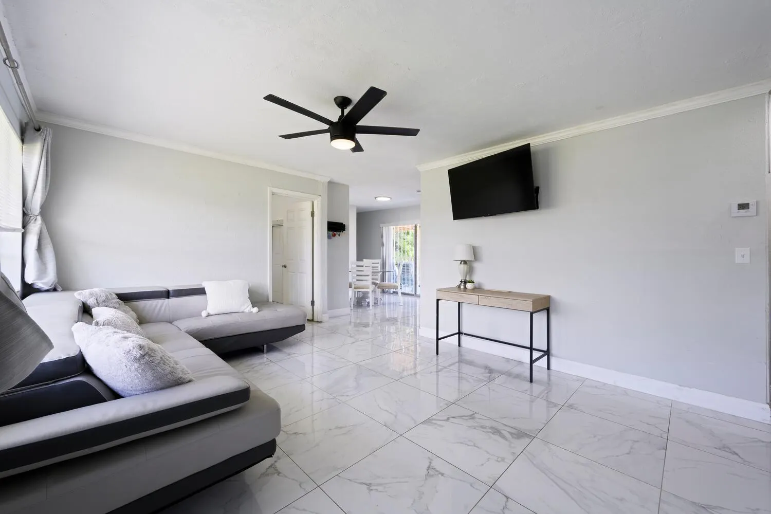 310 W 16th Way