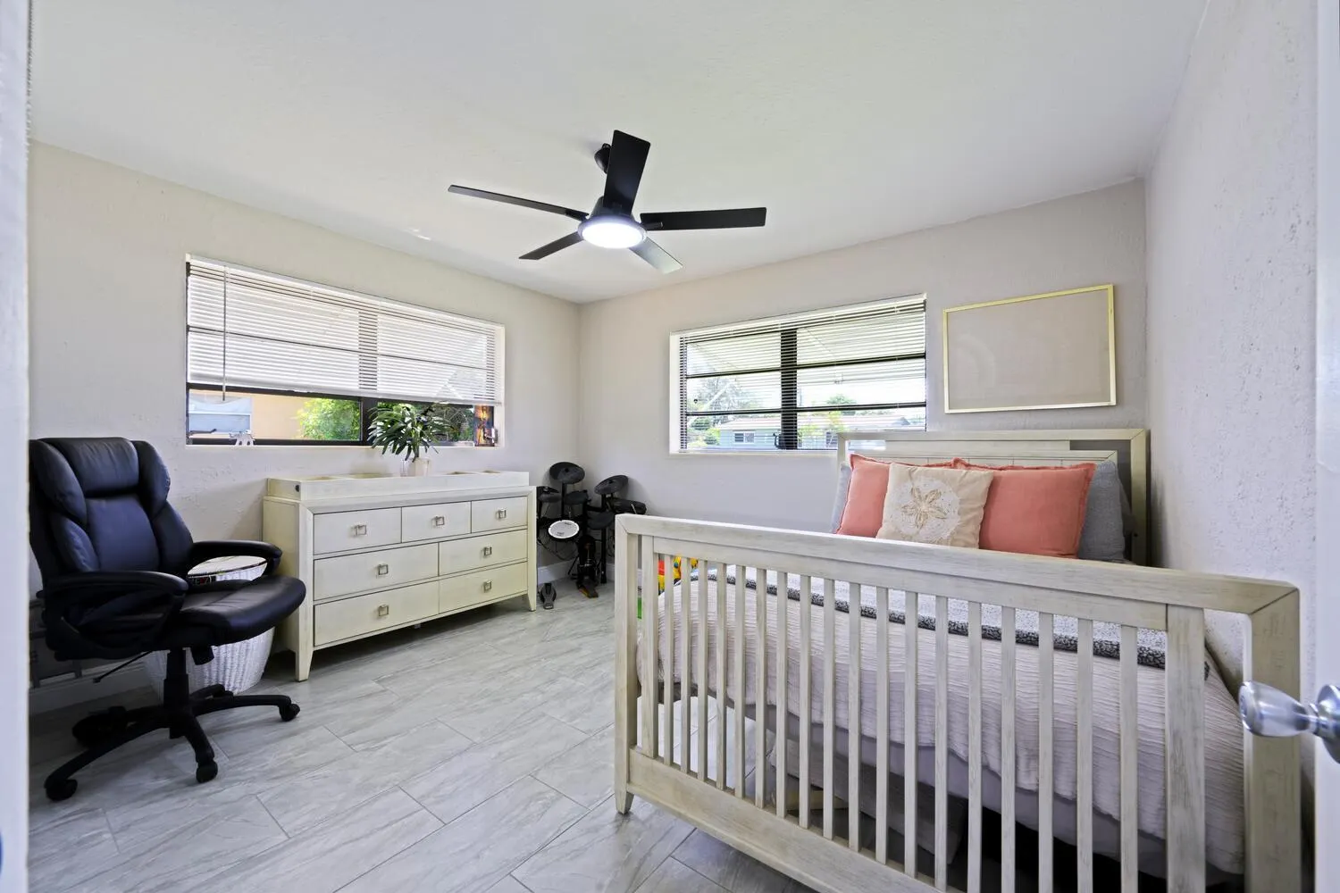 310 W 16th Way