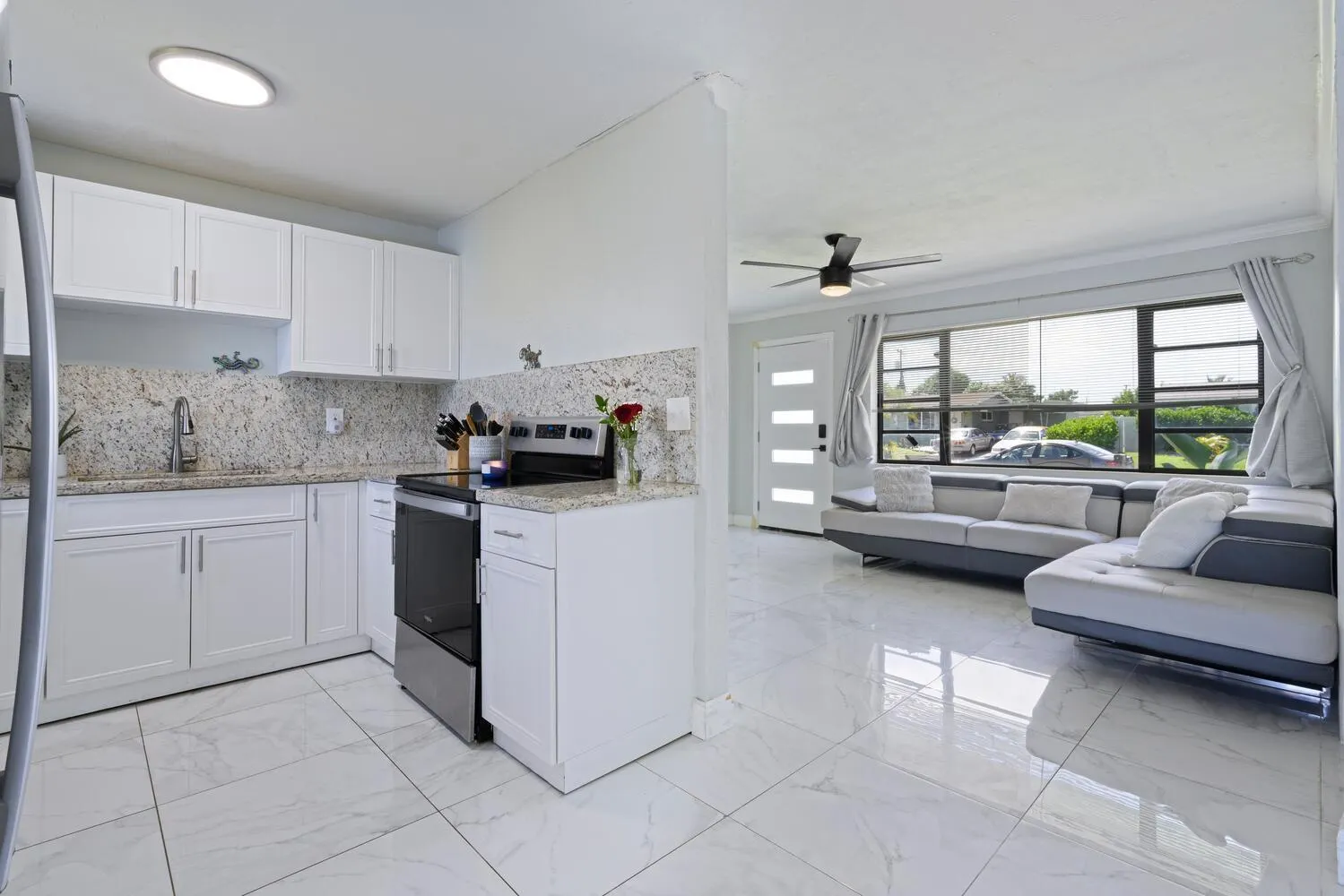 310 W 16th Way