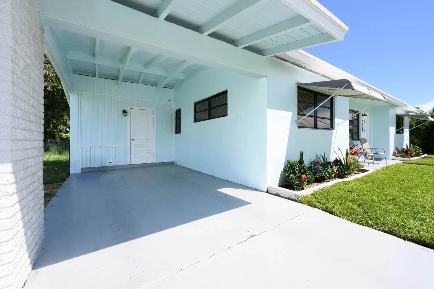 310 W 16th Way