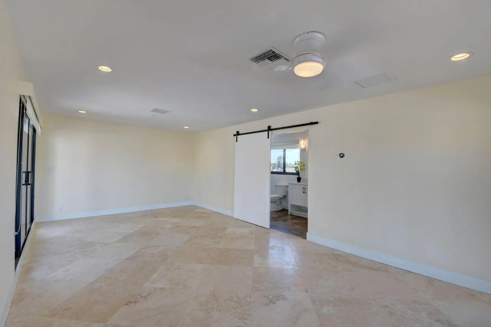1121 Bel Air Drive, #4