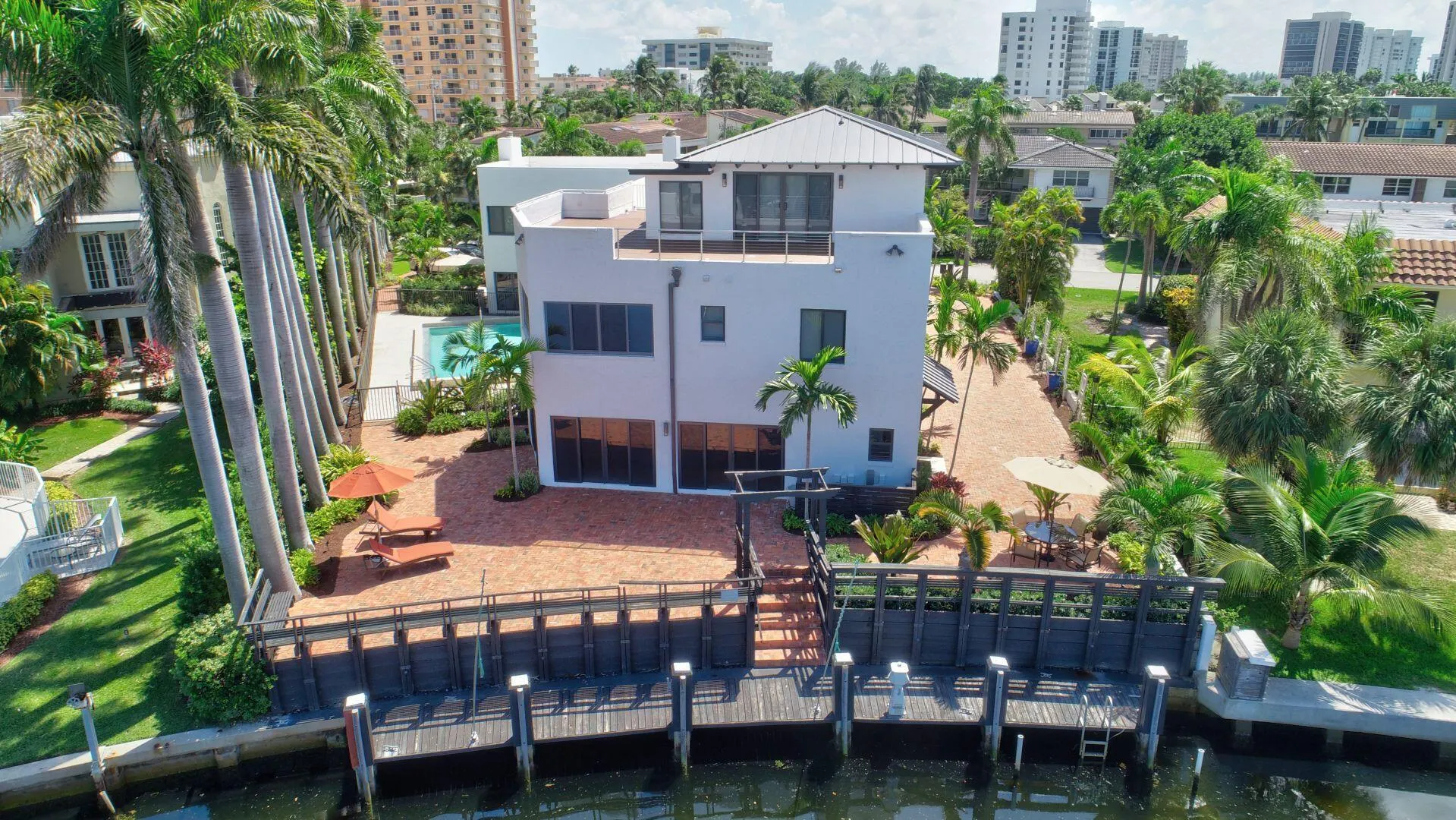 1121 Bel Air Drive, #4